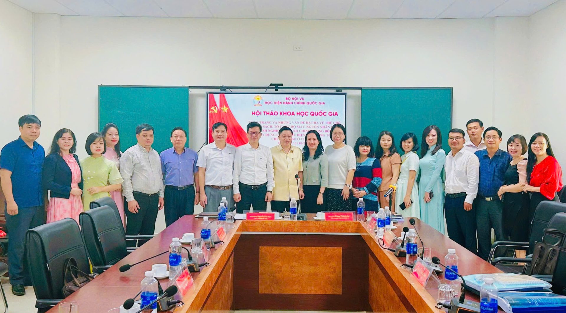 Hội thảo khoa học: “Thực trạng và những vấn đề đặt ra về thể chế, chính sách, tổ chức bộ máy, nguồn nhân lực, quy trình nghiệp vụ hành chính trong bối cảnh xây dựng Chính phủ điện tử hướng tới Chính phủ số ở Việt Nam” 12 chinh phu dien tu 4