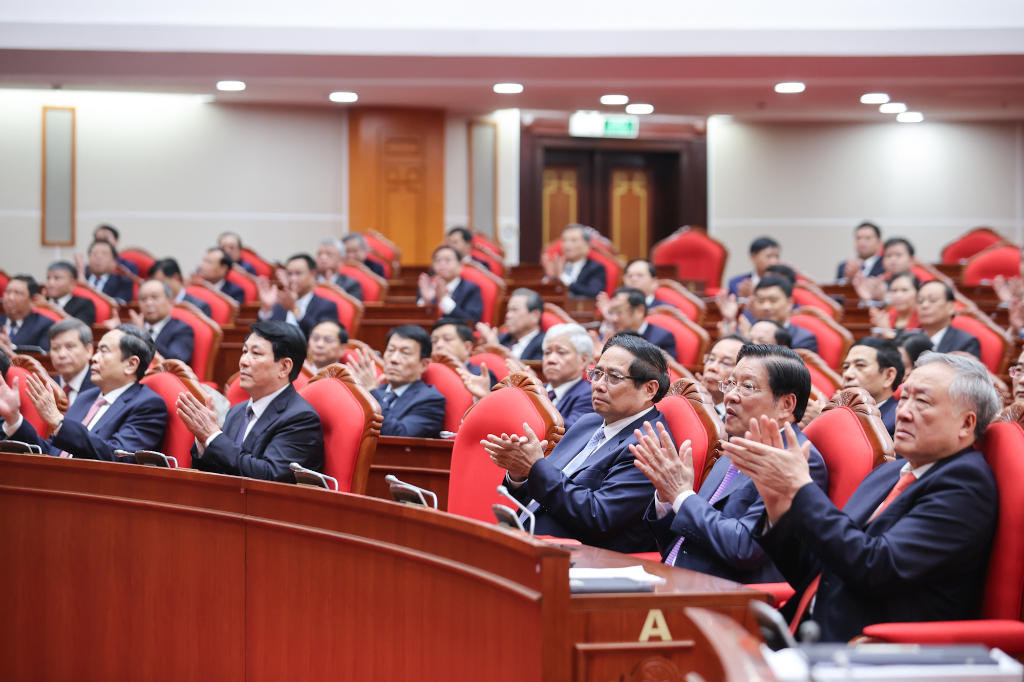 Ban Chấp hành Trung ương yêu cầu triển khai ngay 7 công việc sau Hội nghị Trung ương 11 6 img0946 17444522264971095495572 1744461478844 17444614799951419701906