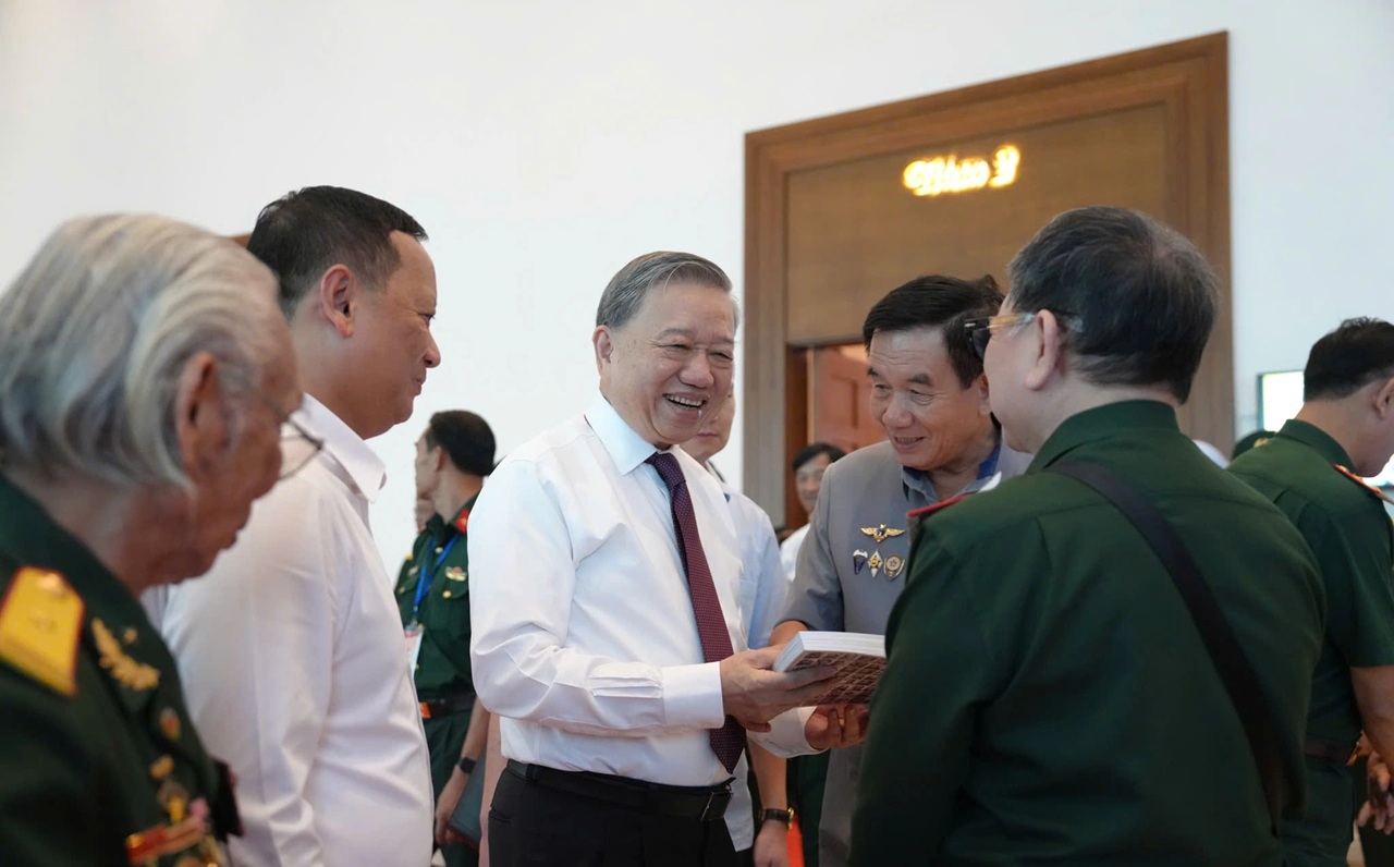 NƯỚC VIỆT NAM LÀ MỘT, DÂN TỘC VIỆT NAM LÀ MỘT 6 tbt to lam 1745711583619369726369 1745728882216 17457288823991230210686